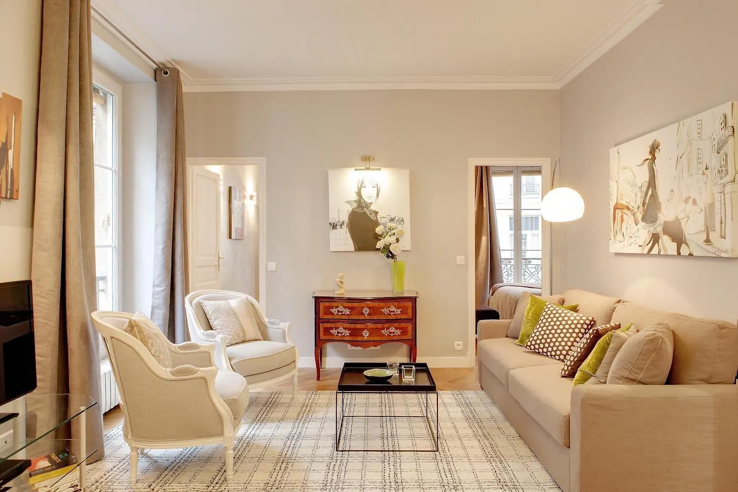 Blanc Manteau Residence Paris